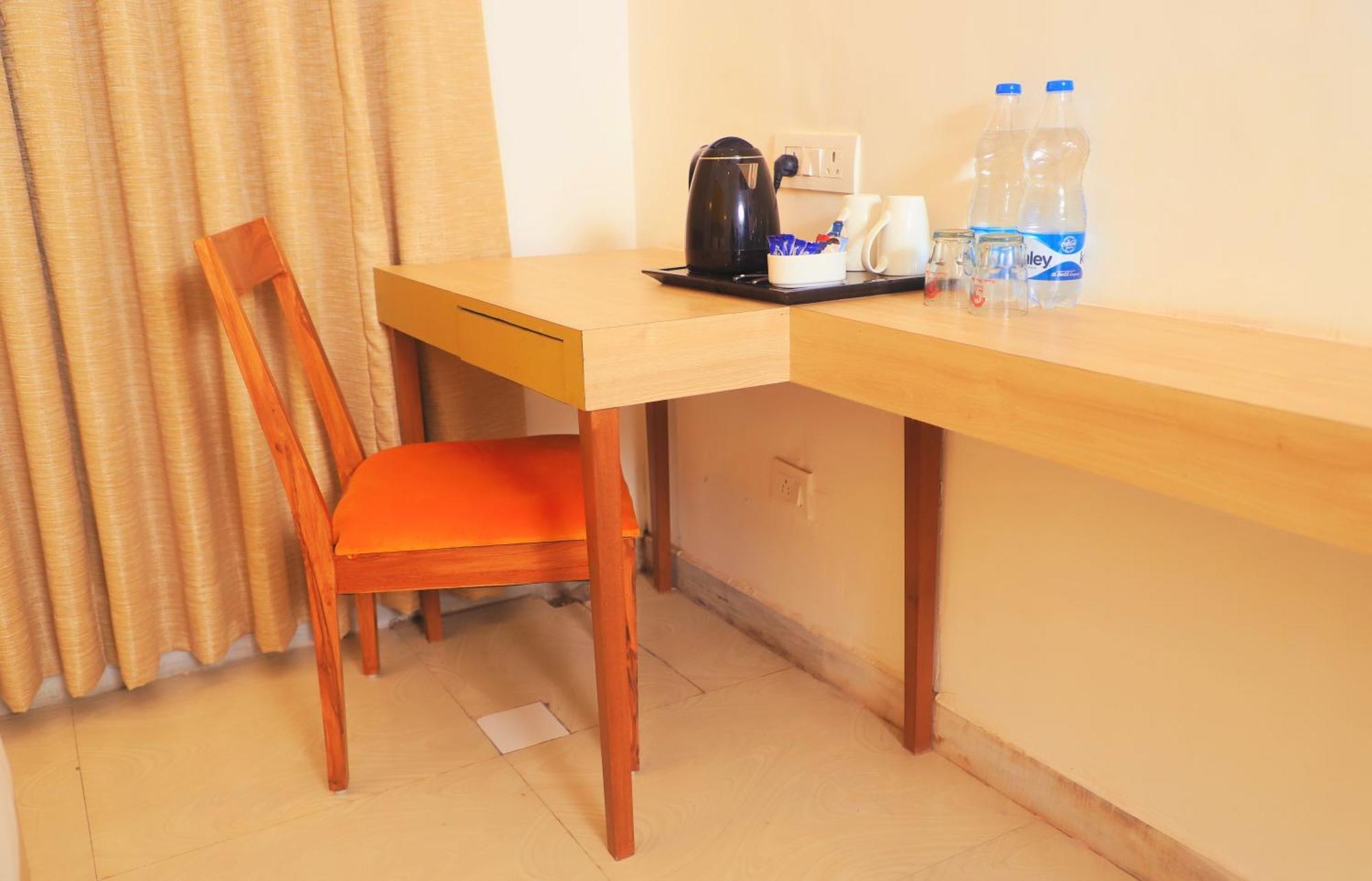 Kenth Hari Resort Dhaulpur By Shrigo Hotels Bagian luar foto